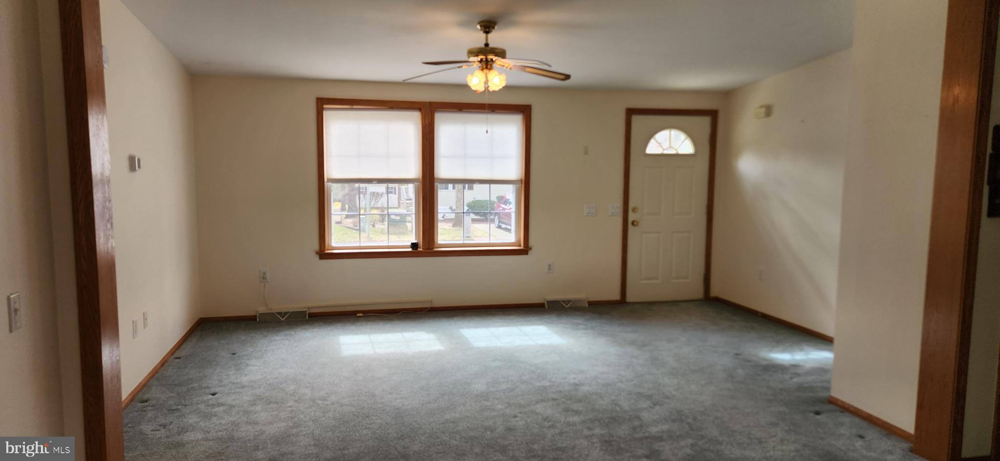 19 Edgewood Drive Cream Ridge, NJ 08514 - Photo 8 of 27 Living Room