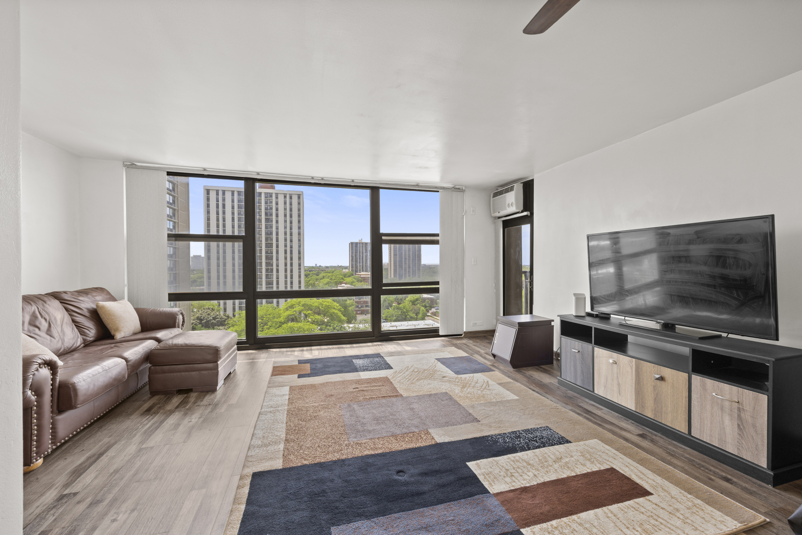 2605 South Indiana Avenue, Unit 1007 Chicago, IL 60616 - Photo 4 of 22