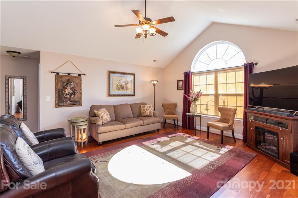 5207 Prosperity Ridge Road Charlotte, NC 28269 - Photo 9 of 34 Gallery Image 9