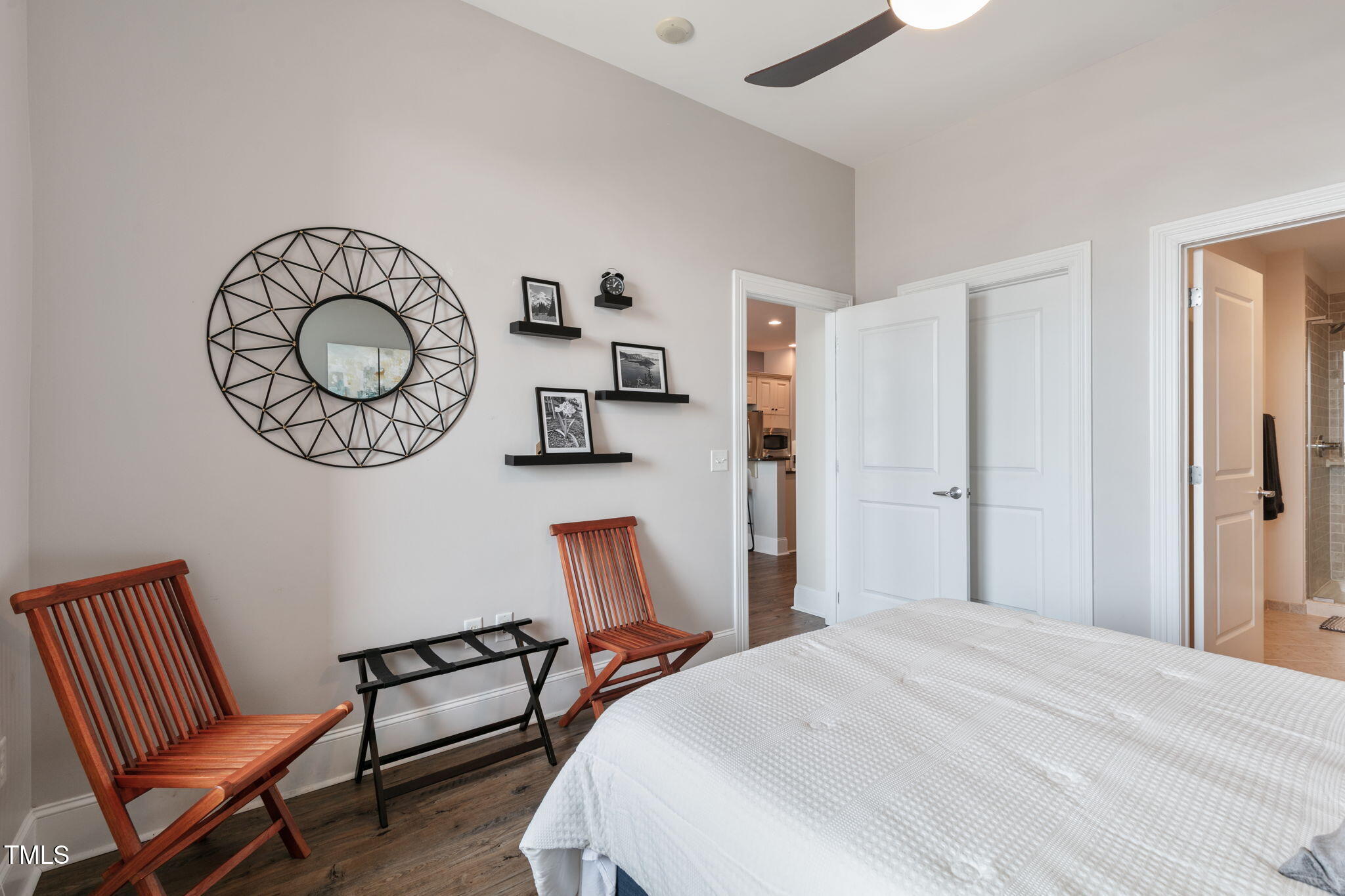 400 West North Street, Unit 1134 Raleigh, NC 27603 - Photo 15 of 39 a bedroom with a bed and a chair in it