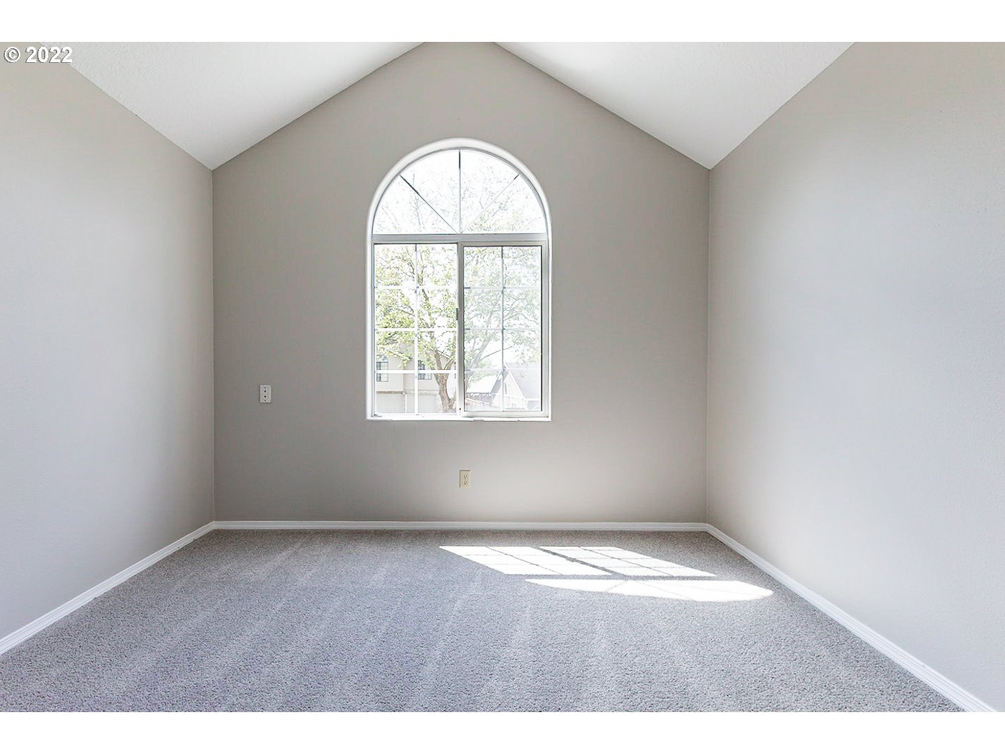 7354 Southwest 166th Terrace Beaverton, OR 97007 - Photo 18 of 32 an empty room with a window