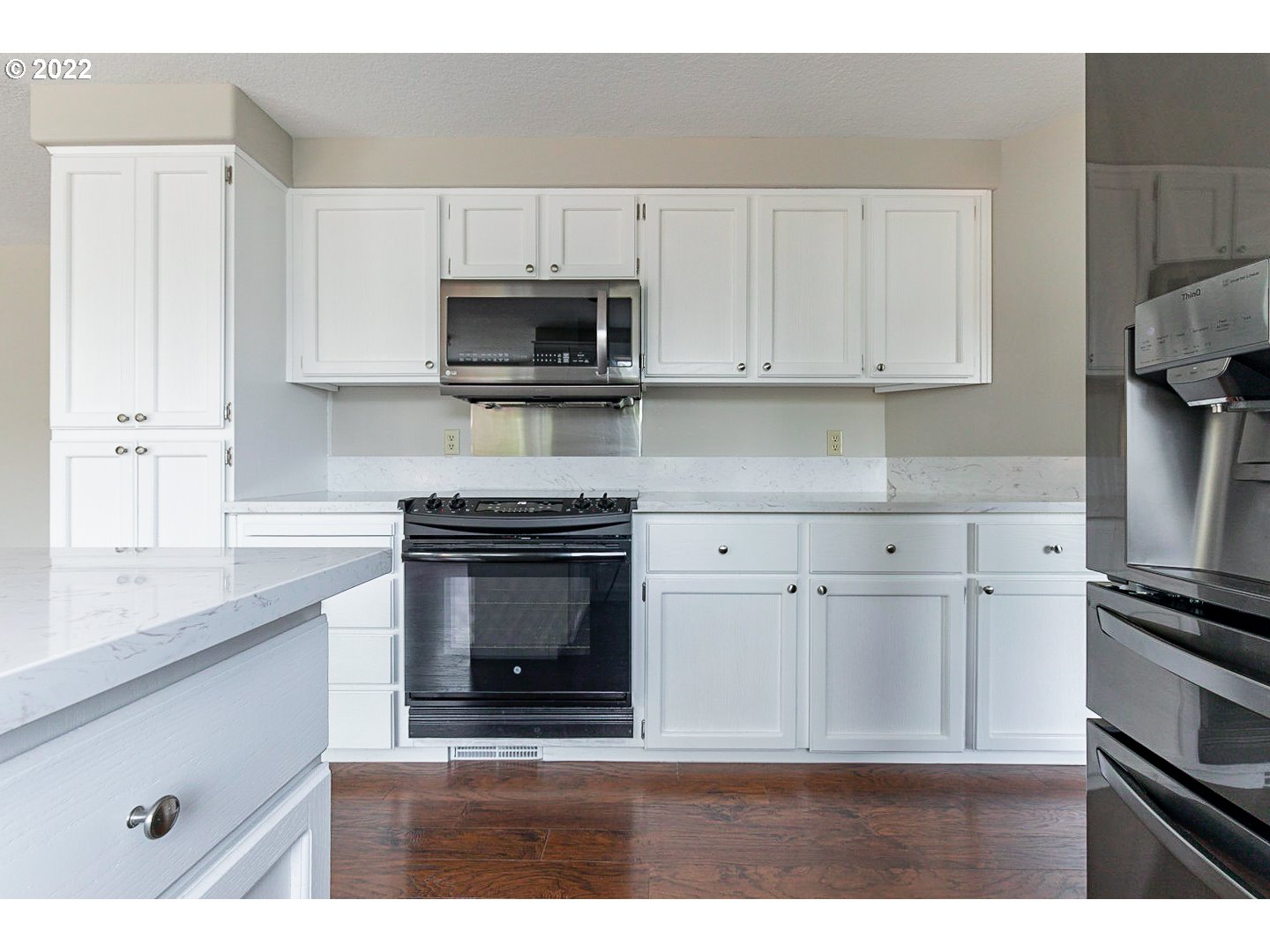 7354 Southwest 166th Terrace Beaverton, OR 97007 - Photo 8 of 32 a kitchen with stainless steel appliances granite countertop a stove a sink and a refrigerator