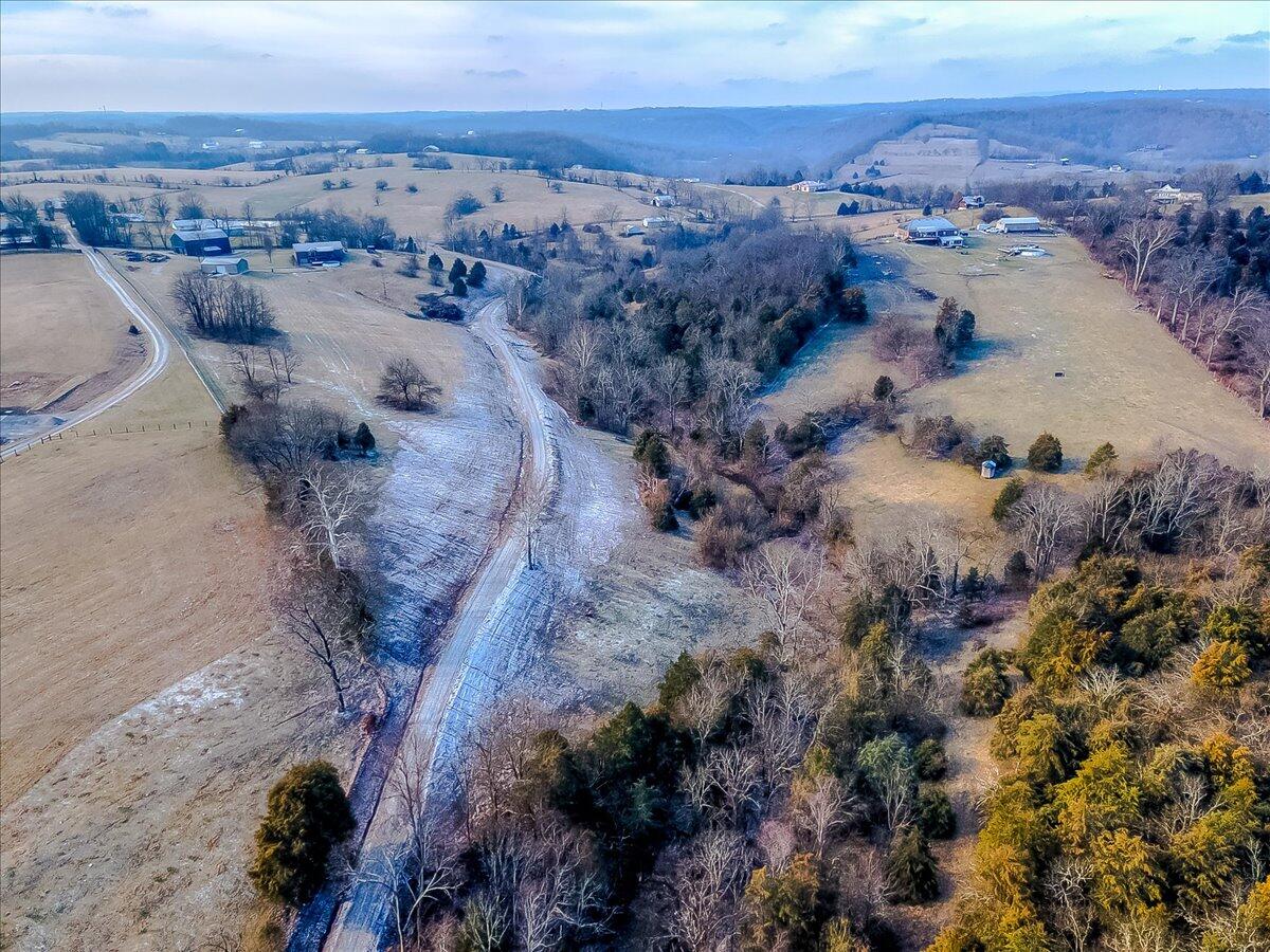 1002 Shadrick Ferry Road Frankfort, KY 40601 - Photo 6 of 24 05-1-5