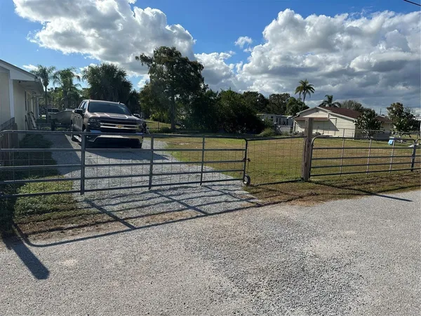 a view of a yard