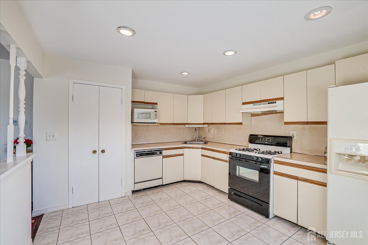 35 Terrill Road Old Bridge, NJ 08857 - Photo 10 of 30 Gallery Image 10
