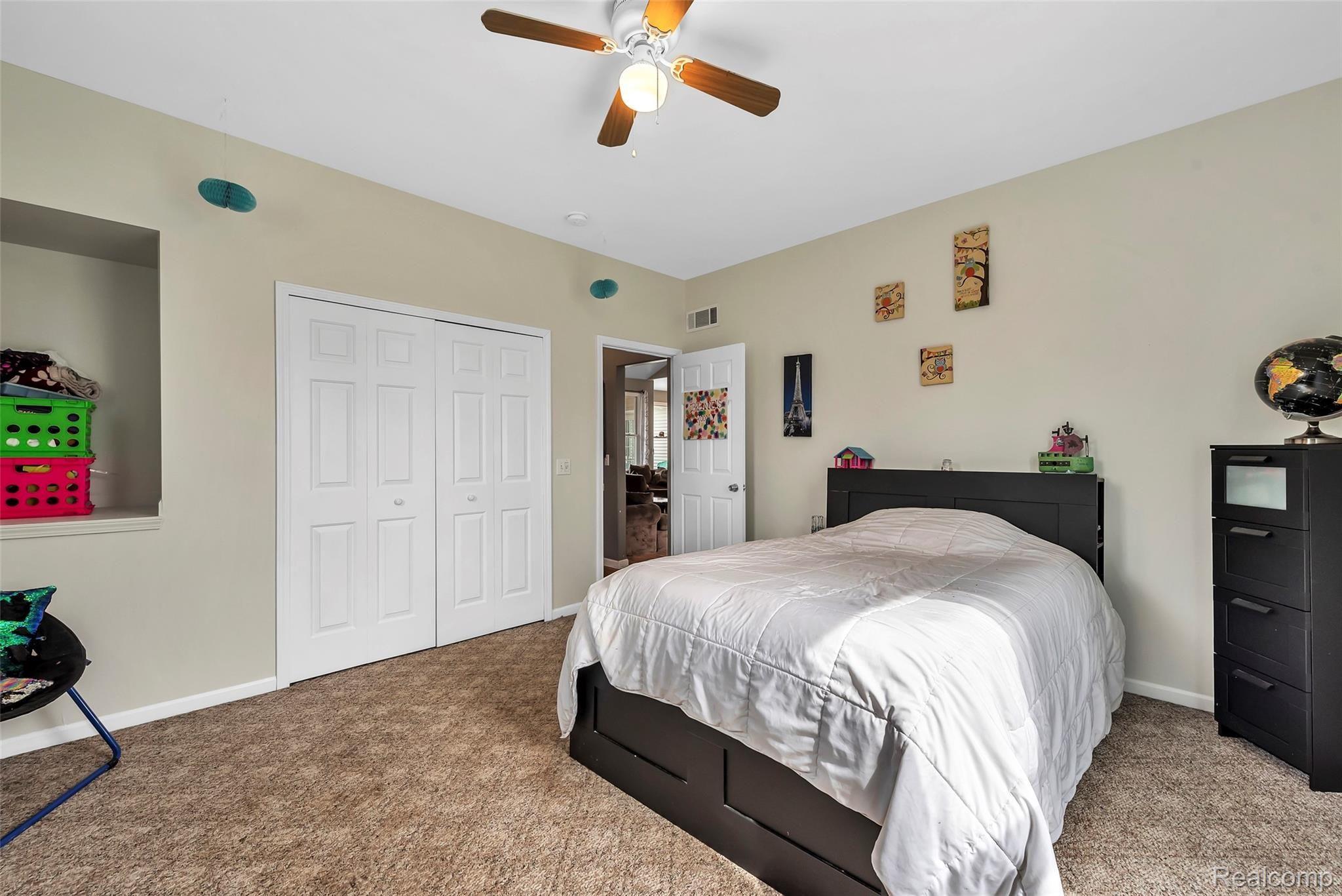 5424 Vines Road Howell, MI 48843 - Photo 17 of 35 18_5424VinesRdWindowStillRealEstatePhotography18_mls.jpg