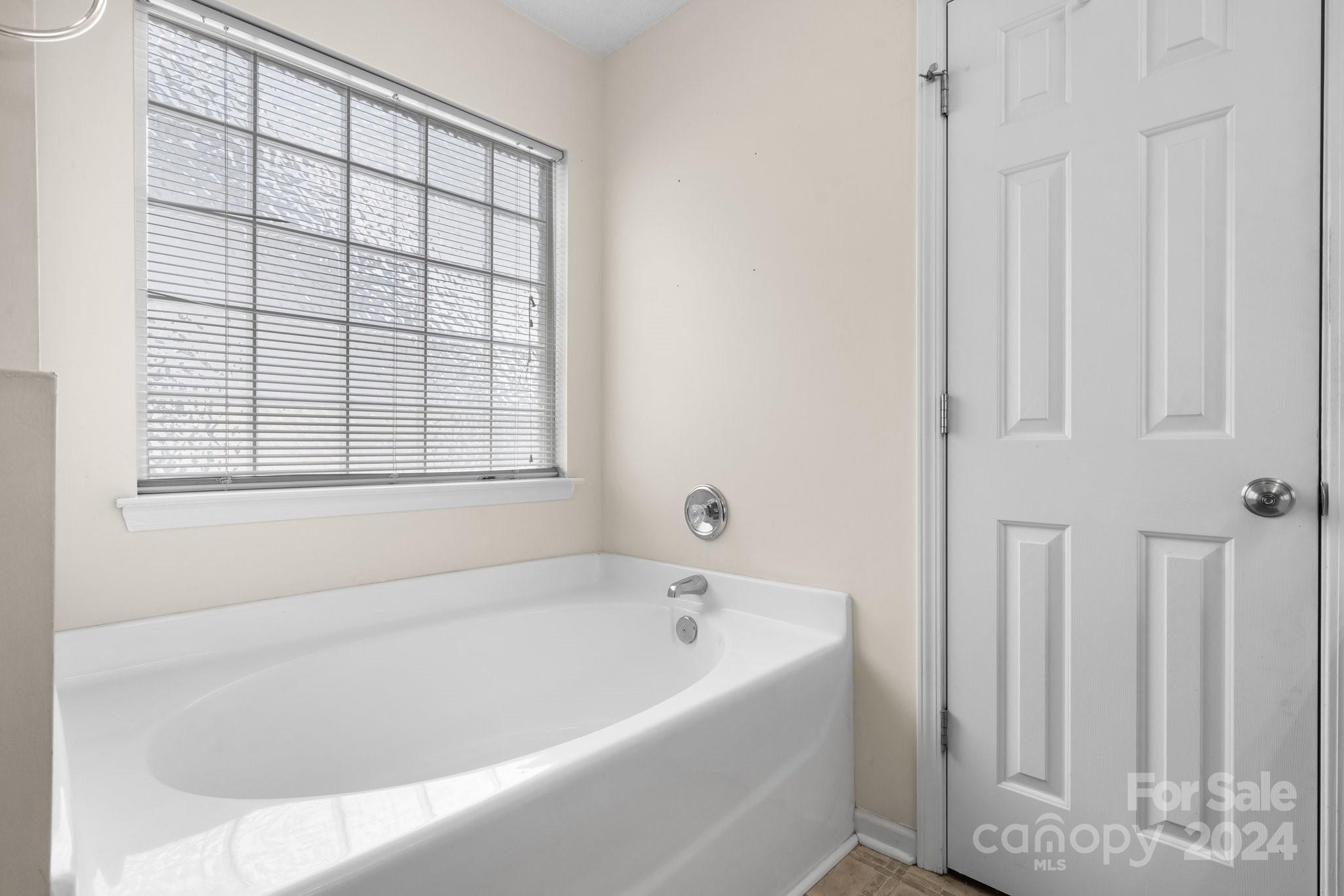 813 Raindrops Road Gastonia, NC 28054 - Photo 29 of 42 a white bath tub sitting next to a window