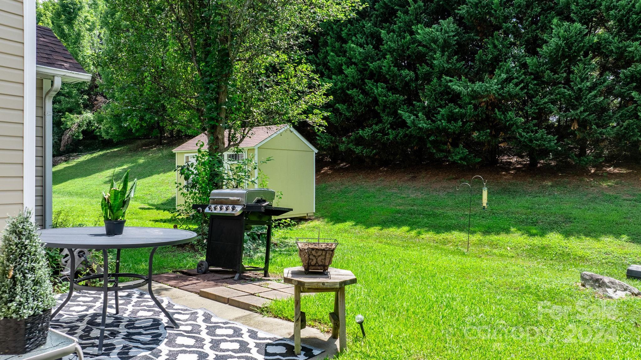 813 Raindrops Road Gastonia, NC 28054 - Photo 5 of 42 a front view of a house with garden
