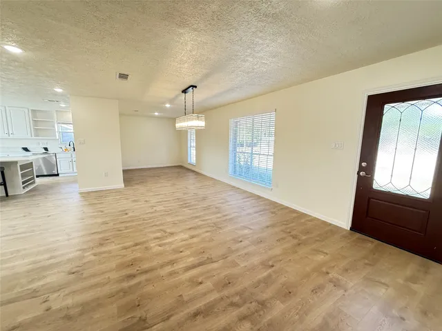 an empty room with windows and pillars in it