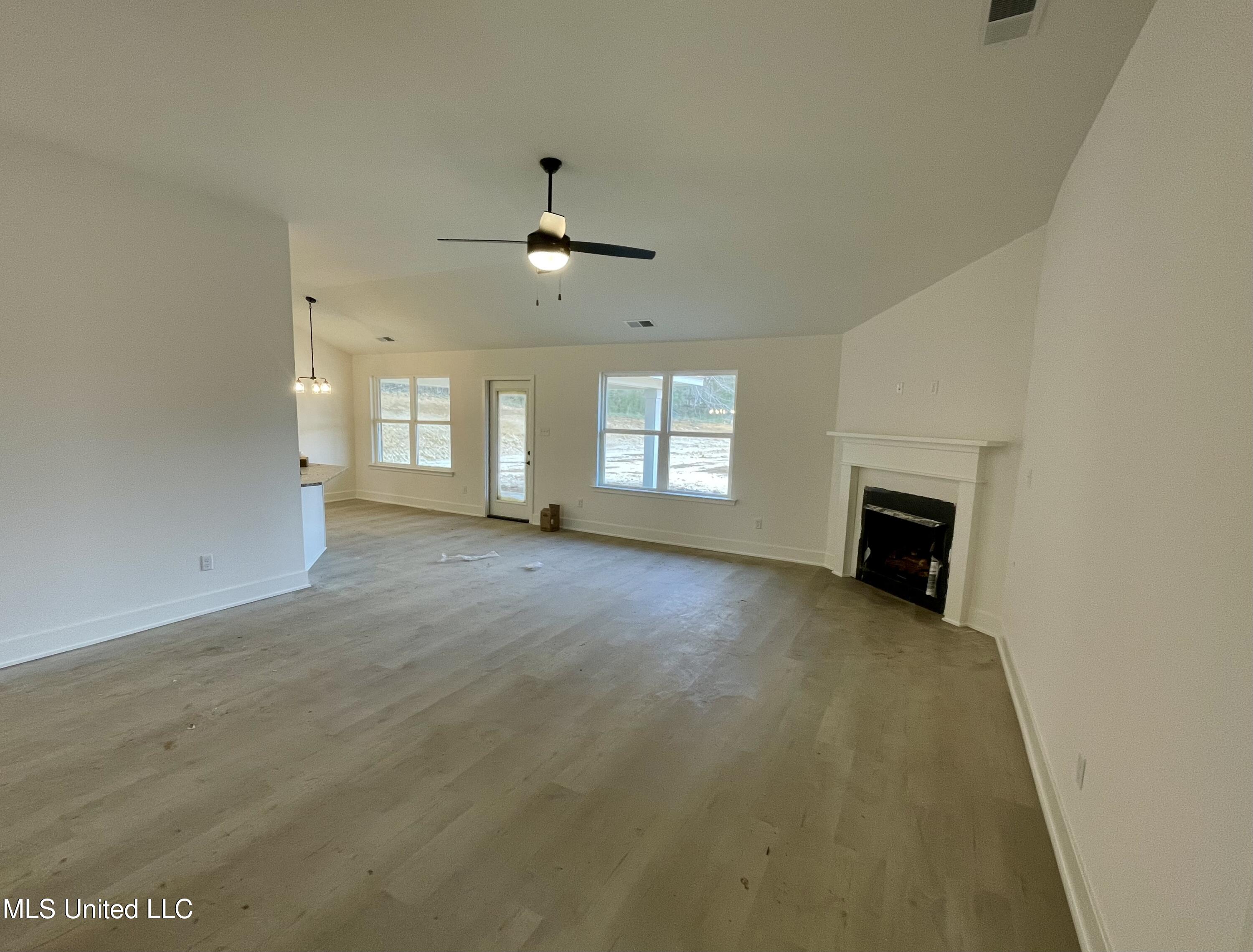 248 Farley Road Byhalia, MS 38611 - Photo 2 of 15 5824096A-1967-4B22-BCCF-57944FA96096