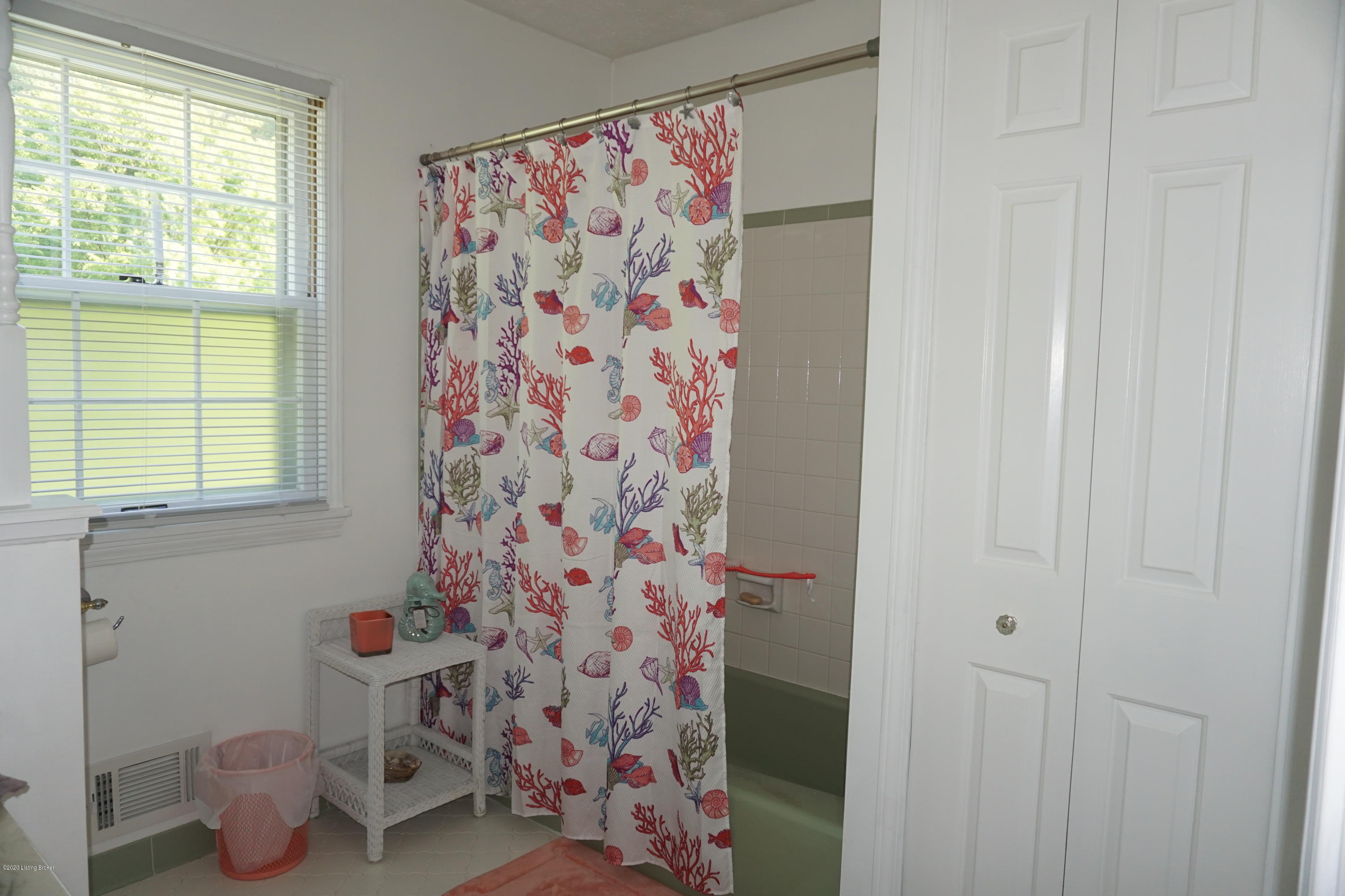 1284 Pendleton Road Louisville, KY 40272 - Photo 16 of 23 DSC02367