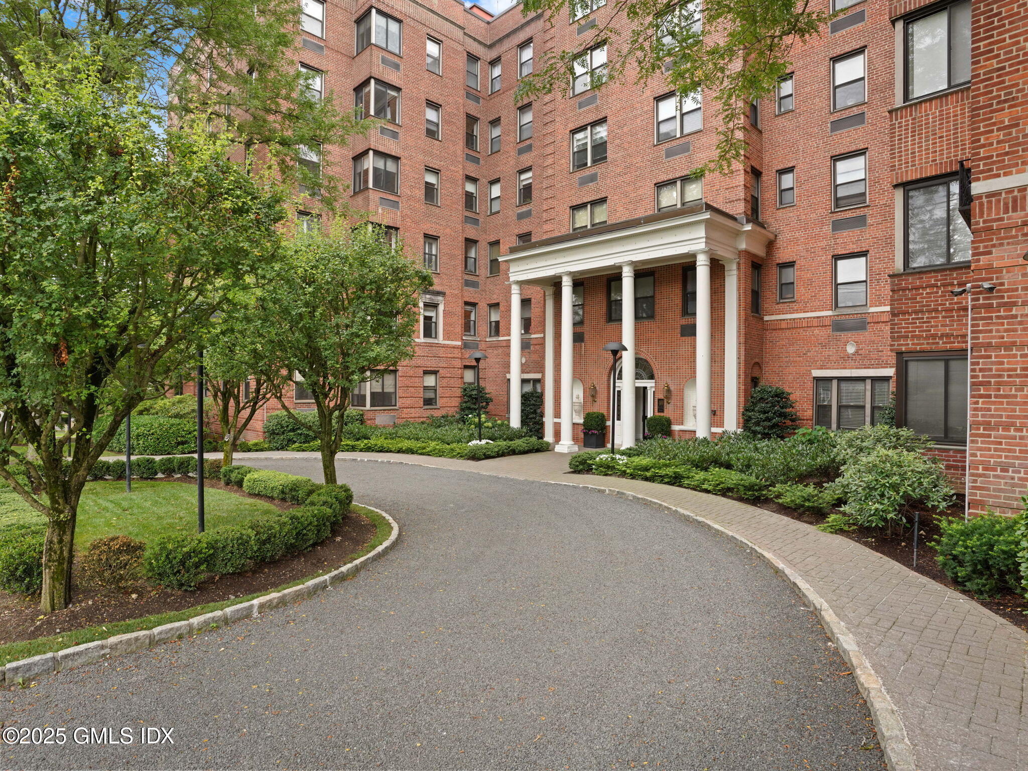 40 West Elm Street, Unit 1M Greenwich, CT 06830 - Photo 1 of 16 a front view of a building