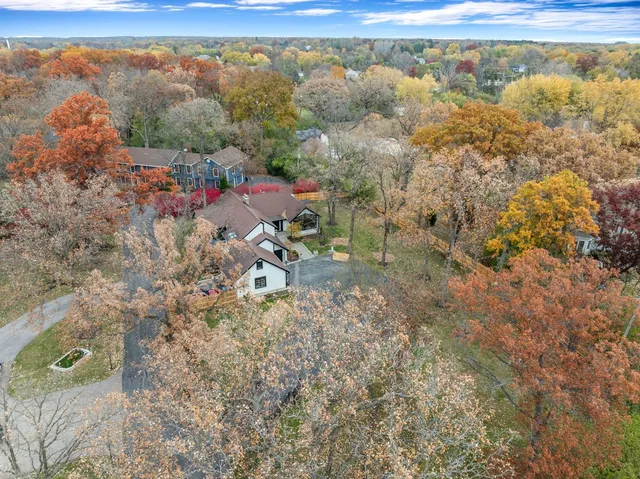 $6,000 | 15160 West Oak Spring Road, Libertyville, IL 60048