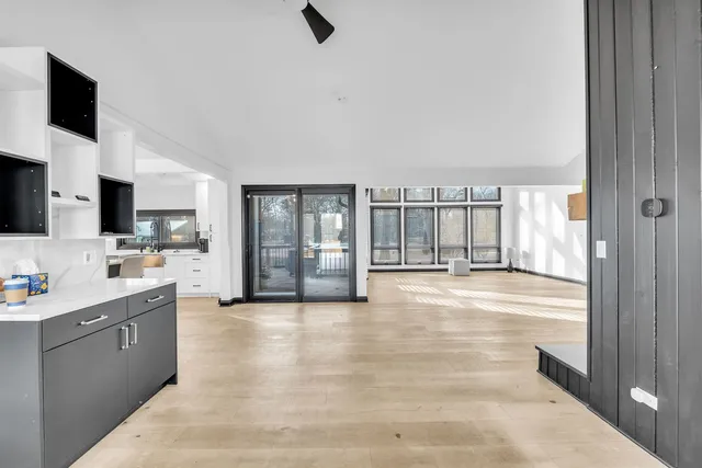 $6,000 | 15160 West Oak Spring Road, Libertyville, IL 60048