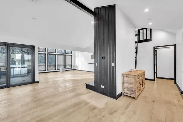 $6,000 | 15160 West Oak Spring Road, Libertyville, IL 60048