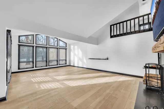 $6,000 | 15160 West Oak Spring Road, Libertyville, IL 60048