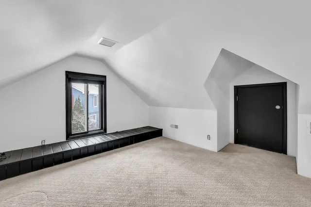 $6,000 | 15160 West Oak Spring Road, Libertyville, IL 60048