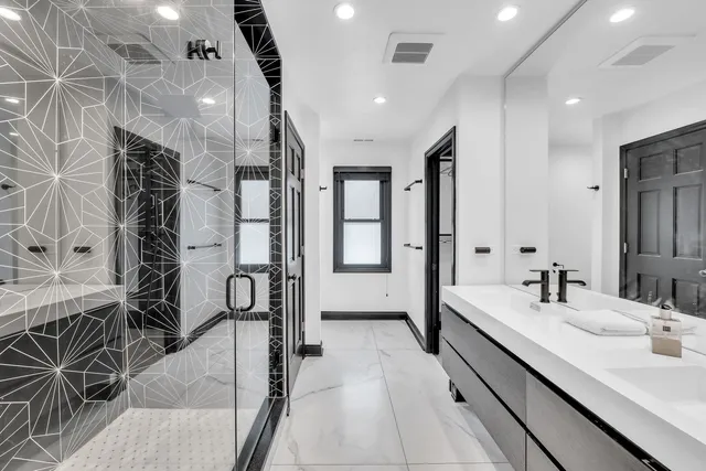 $6,000 | 15160 West Oak Spring Road, Libertyville, IL 60048