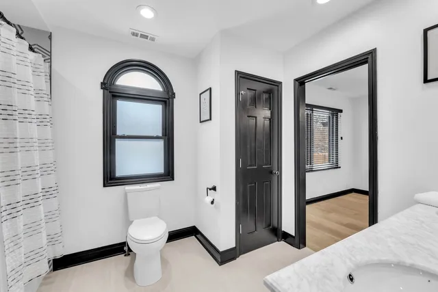 $6,000 | 15160 West Oak Spring Road, Libertyville, IL 60048