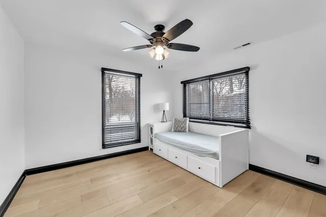 $6,000 | 15160 West Oak Spring Road, Libertyville, IL 60048