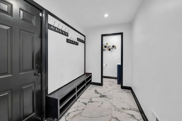 $6,000 | 15160 West Oak Spring Road, Libertyville, IL 60048