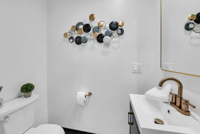 $6,000 | 15160 West Oak Spring Road, Libertyville, IL 60048