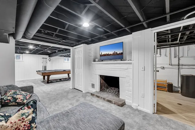 $6,000 | 15160 West Oak Spring Road, Libertyville, IL 60048