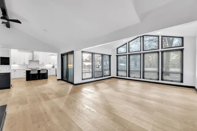 $6,000 | 15160 West Oak Spring Road, Libertyville, IL 60048