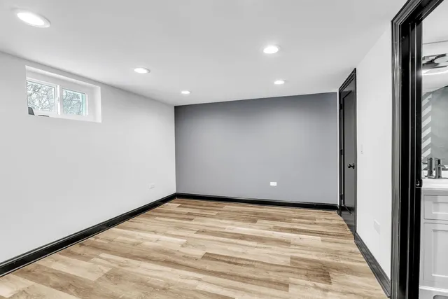 $6,000 | 15160 West Oak Spring Road, Libertyville, IL 60048