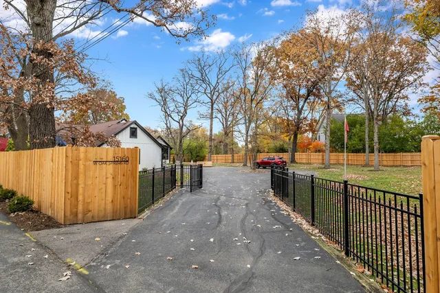 $6,000 | 15160 West Oak Spring Road, Libertyville, IL 60048