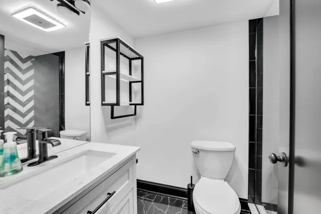 $6,000 | 15160 West Oak Spring Road, Libertyville, IL 60048