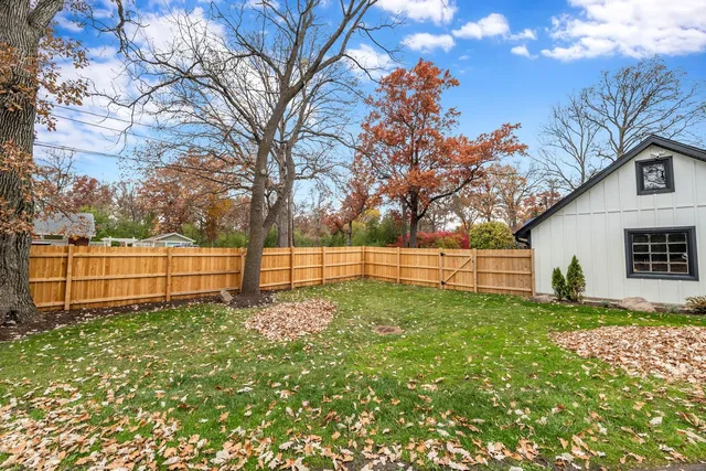 $6,000 | 15160 West Oak Spring Road, Libertyville, IL 60048