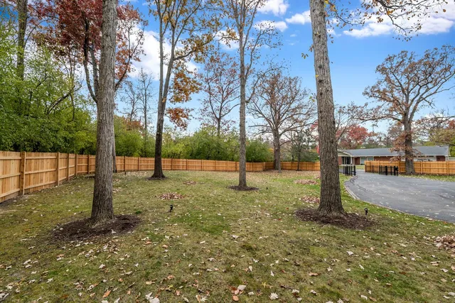 $6,000 | 15160 West Oak Spring Road, Libertyville, IL 60048