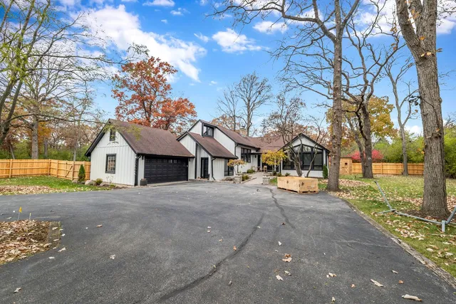 $6,000 | 15160 West Oak Spring Road, Libertyville, IL 60048