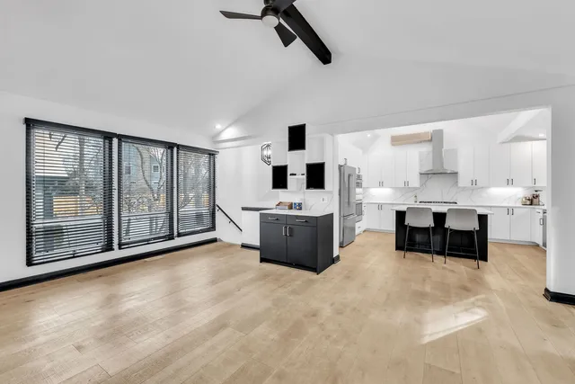 $6,000 | 15160 West Oak Spring Road, Libertyville, IL 60048