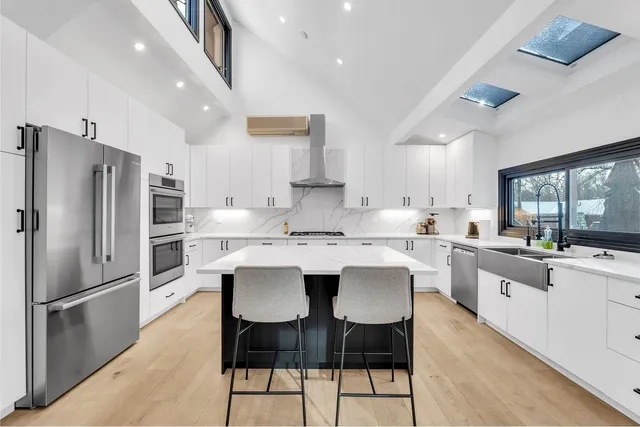 $6,000 | 15160 West Oak Spring Road, Libertyville, IL 60048