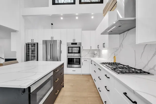 $6,000 | 15160 West Oak Spring Road, Libertyville, IL 60048