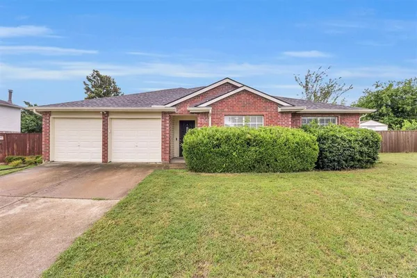 $330,000 | 732 Bluebonnet Drive, Cedar Hill, TX 75104