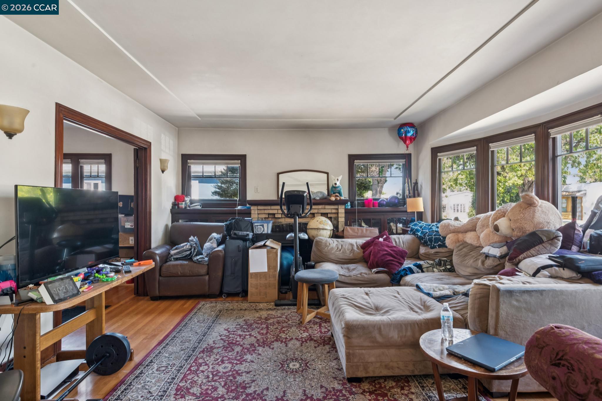 1242 Hopkins Street Berkeley, CA 94702 - Photo 8 of 84