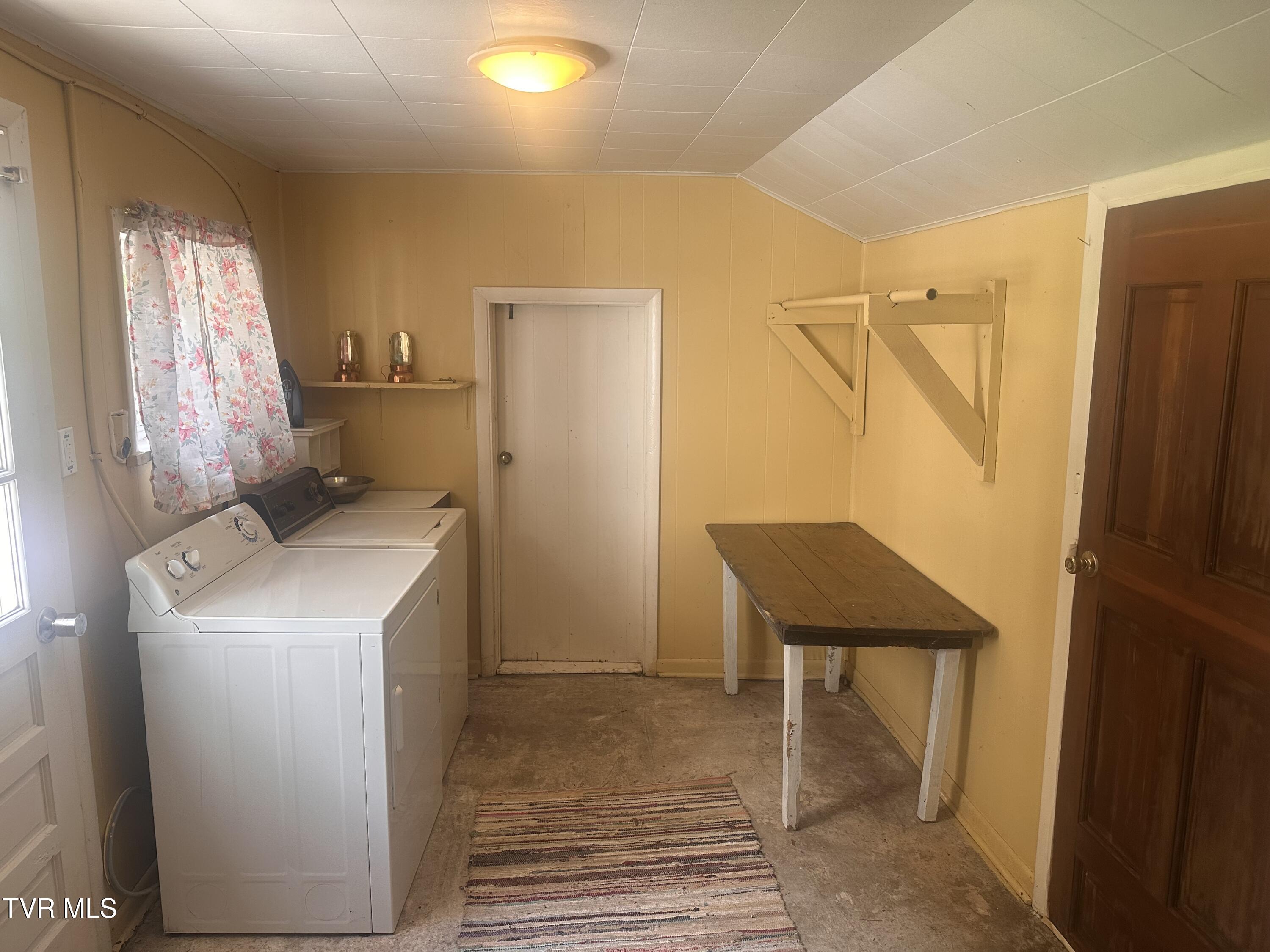 1012 Ward Fork Road Grundy, VA 24614 - Photo 23 of 37 IMG_2950