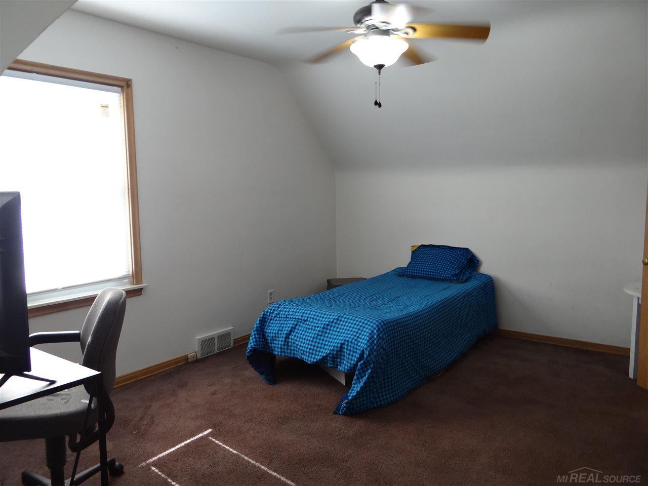 2037 Vernier Road Grosse Pointe, MI 48236 - Photo 31 of 38 50053995-30.JPG
