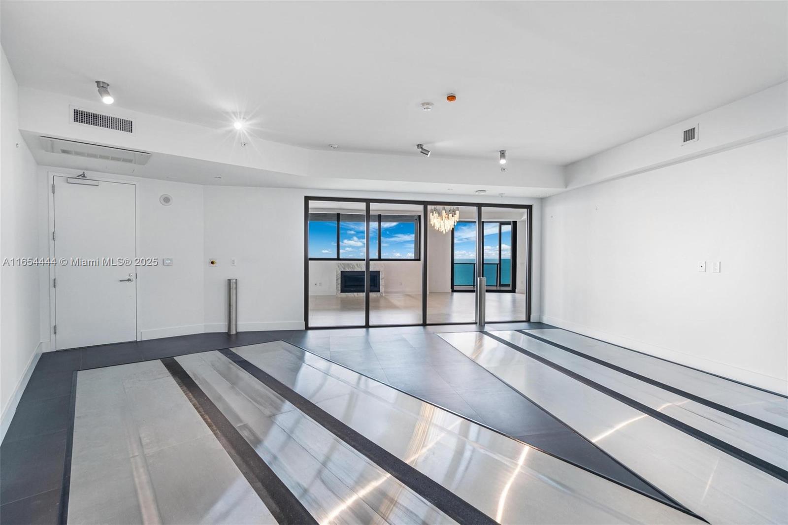 18555 Collins Avenue, Unit 5001 Sunny Isles Beach, FL 33160 - Photo 22 of 34