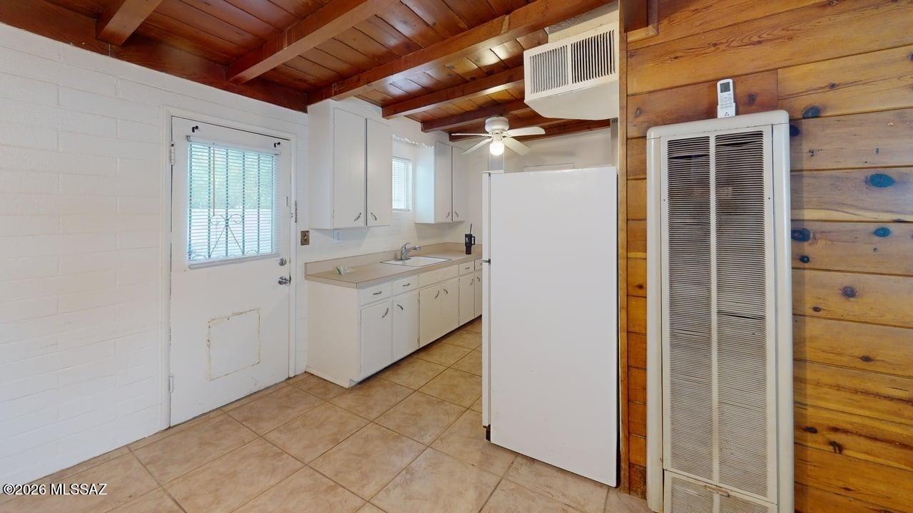 3564 East Kleindale Road, Unit C Tucson, AZ 85716 - Photo 6 of 10 3564-e-kleindale-rd-unit-c-kitchen