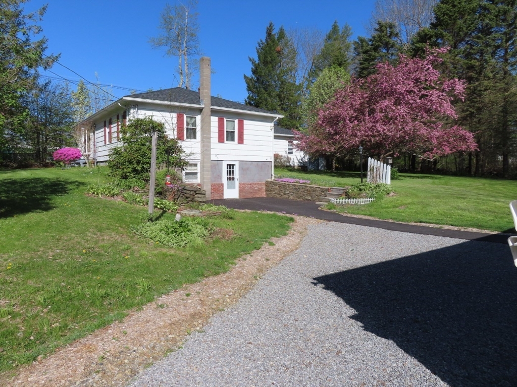 12 Meadowbrook Circle Rutland, MA 01543 - Photo 3 of 40 Gallery Image 3