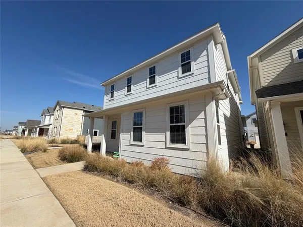 $3,300 | 724 Vine Street, Unit 165, Argyle, TX 76226