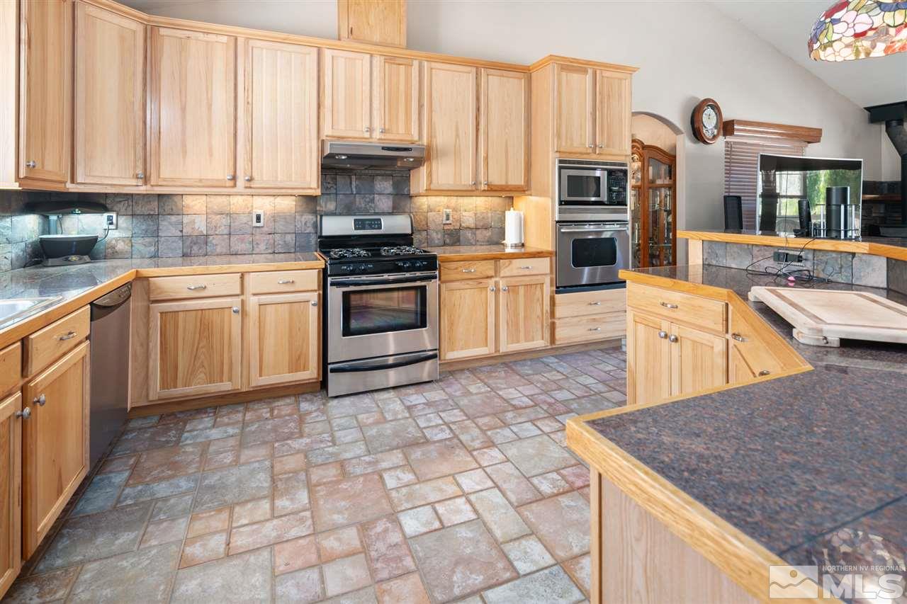 805 Thoroughbred Circle Reno, NV 89508 - Photo 7 of 40 Photo 7