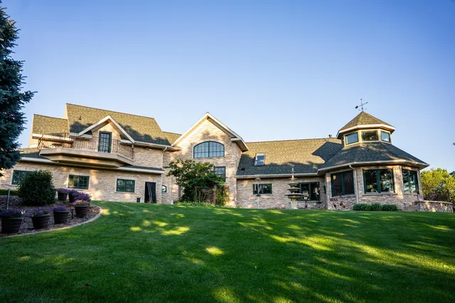 $2,500,000 | 32592 Juniper Road, Chatfield, MN 55923