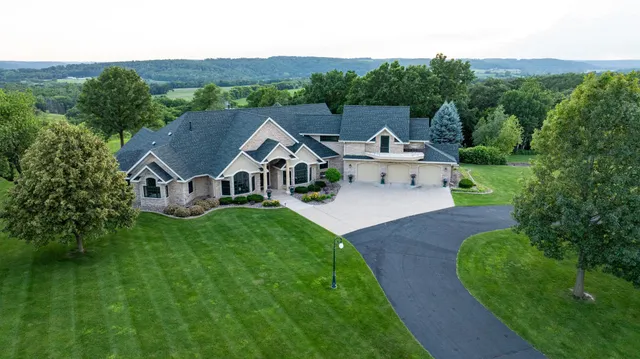 $2,500,000 | 32592 Juniper Road, Chatfield, MN 55923