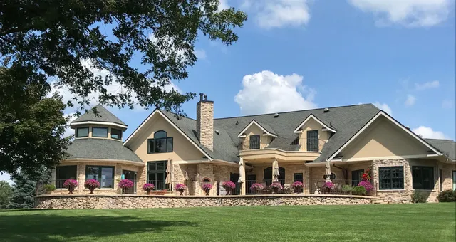 $2,500,000 | 32592 Juniper Road, Chatfield, MN 55923