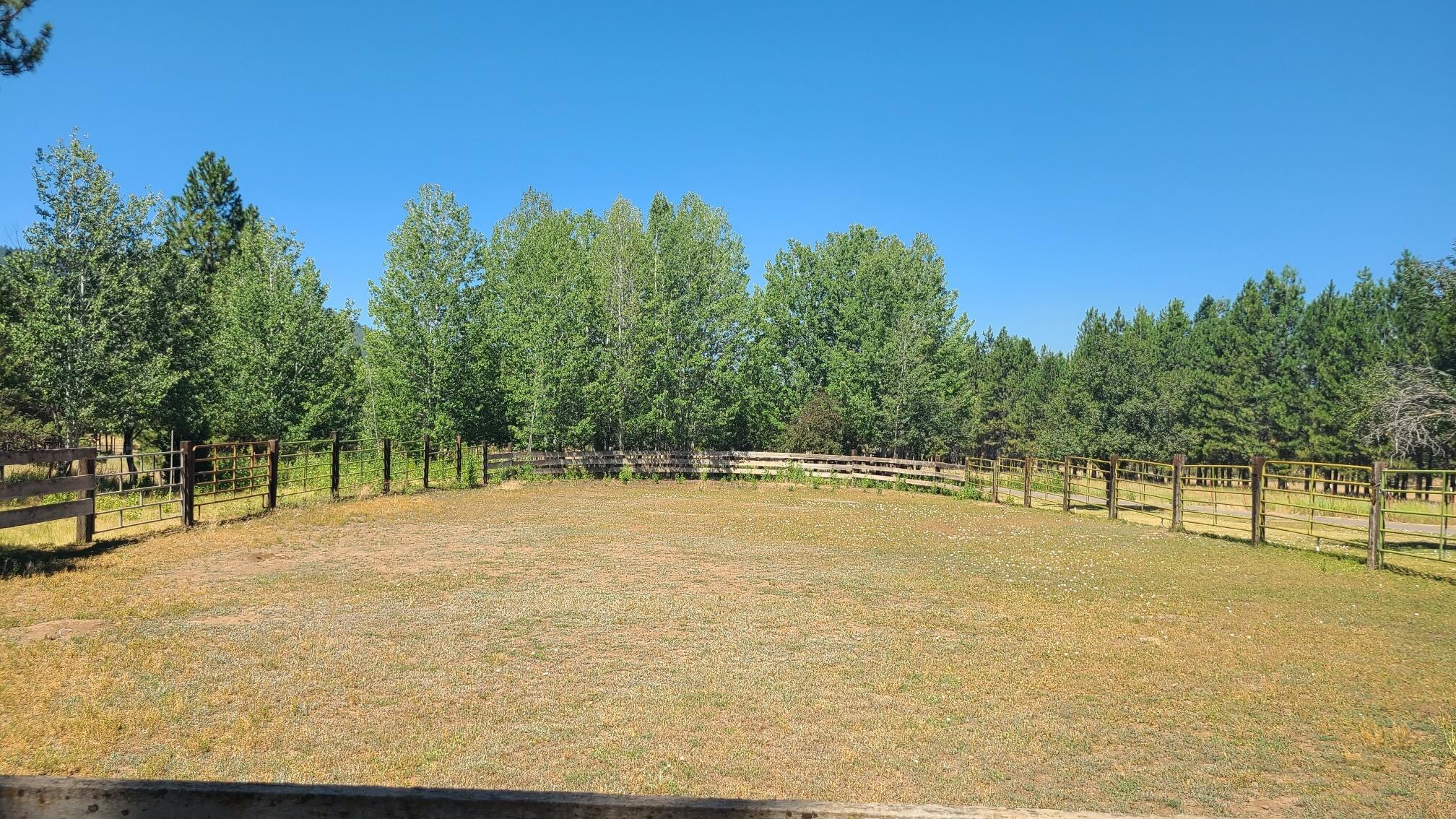 5173 Round Lake Road Klamath Falls, OR 97601 - Photo 22 of 47 31